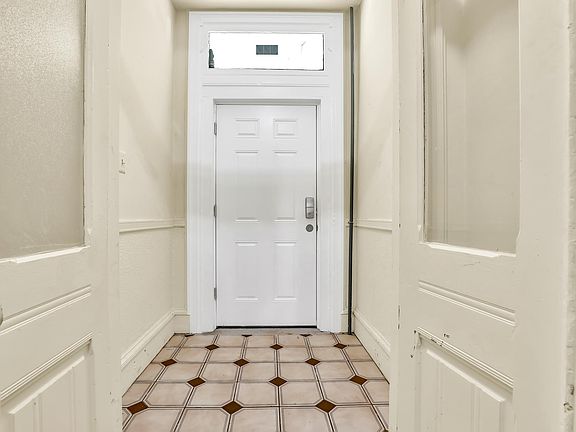 4th image of 127 Haws Ave #2