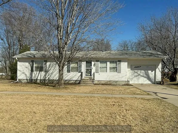 206 9th St, Aurora, NE 68818