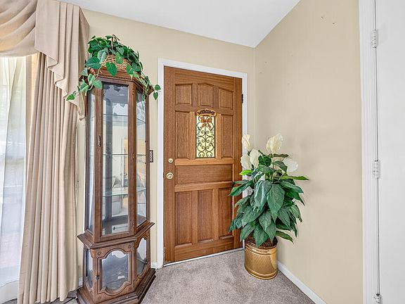 3rd image of 2121 Burnside Dr