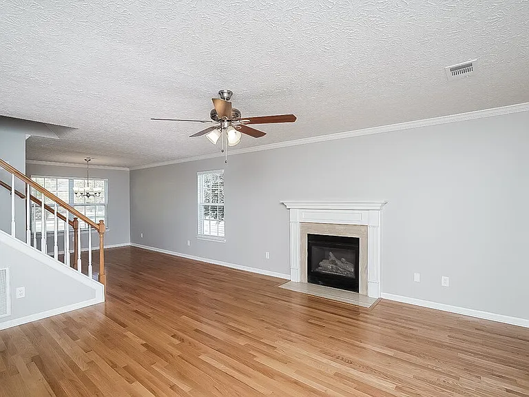 400 Hunters Path Ct — Photo 5