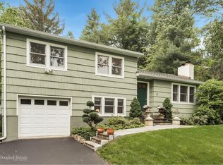 37 Woodfield Rd, Katonah, NY 10536