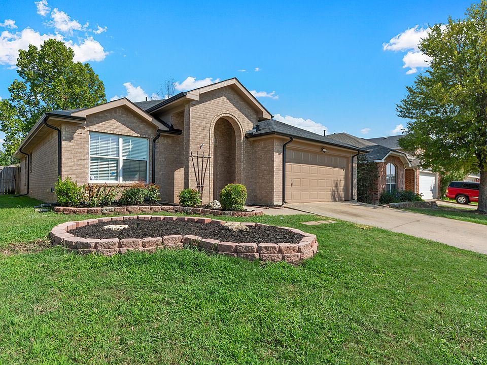 1st image of 108 Lakefront Dr