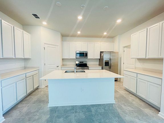 4th image of 1424 Brentwood Dr