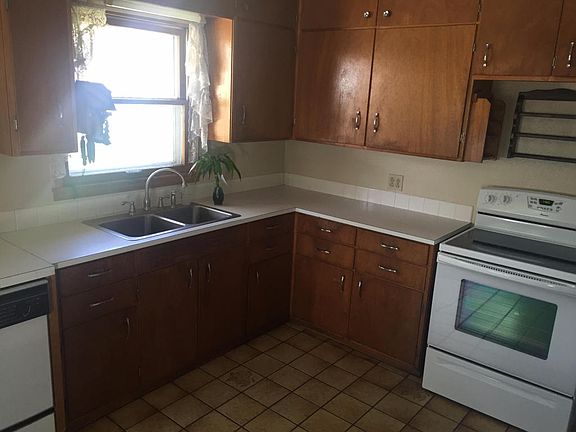 3rd image of 113 Church Dr