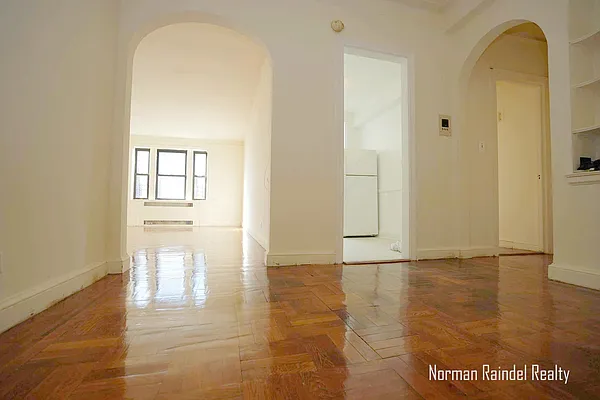 Rented by Norman Raindel, LREB | media 5