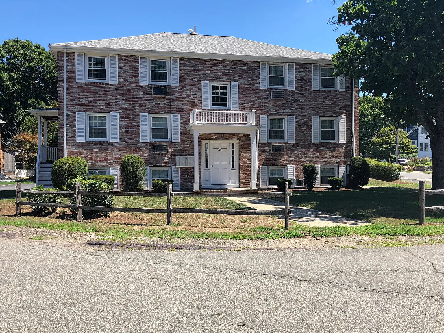 1 bed, 800 sqft, $2,200 — Photo 1
