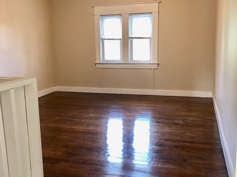 112 N Bruffey St — Photo 18
