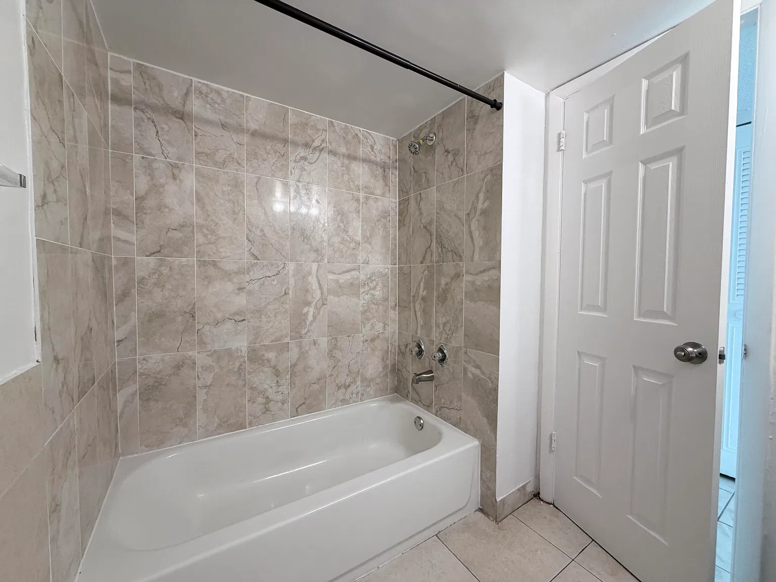 2 bed, 2.0 bath, 970 sqft, $2,300 — Photo 4