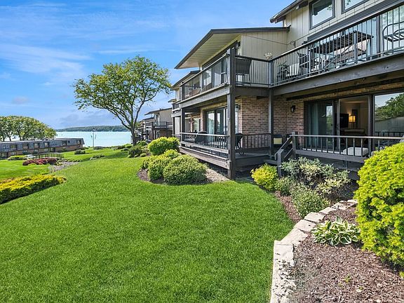 3rd image of 1070 S Lake Shore Dr