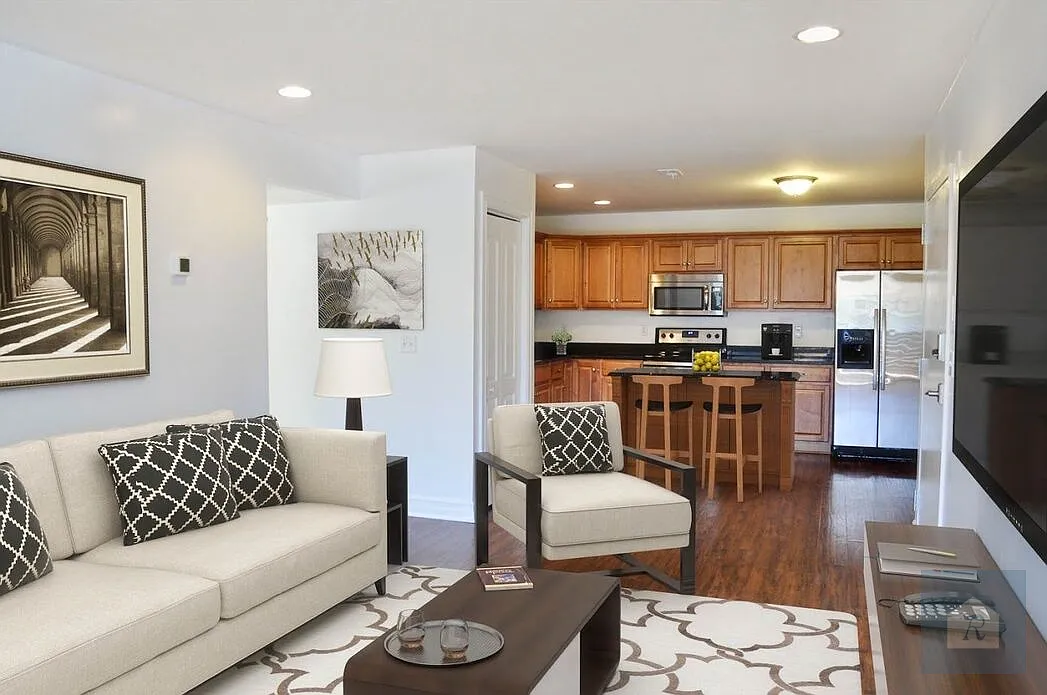 2 bed, 801 sqft, $1,380 — Photo 1