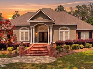28 W Lake Rd, Hattiesburg, MS 39402