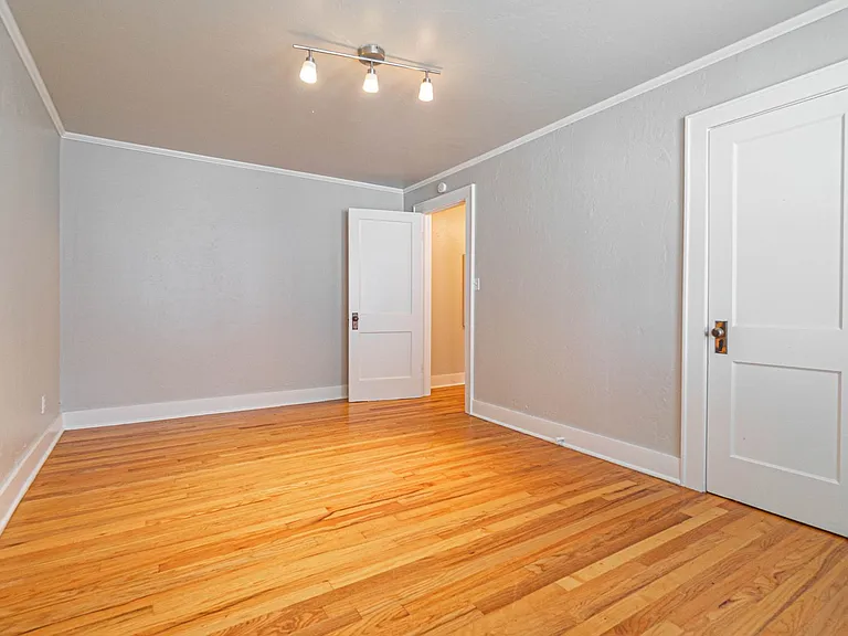 628 W Comanche St — Photo 24