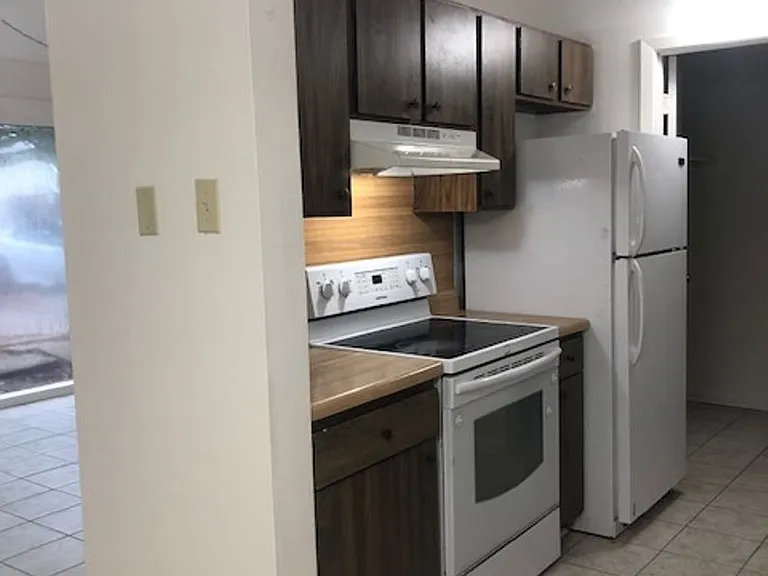 304 Pillette Rd — Photo 5