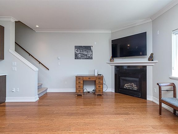5th image of 2321 Island View Rd #7