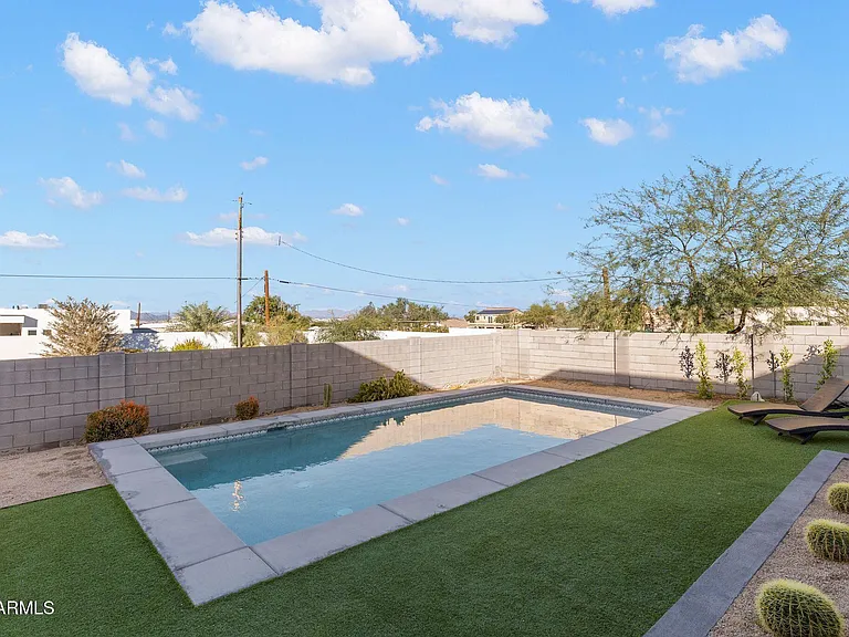 2252 E South Mountain Ave — Photo 45