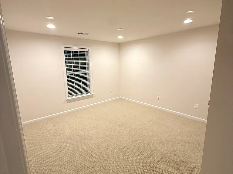7412 Pensacola Pl — Photo 5