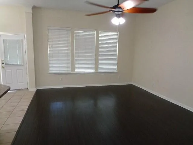 3 bed, 2.0 bath, 1613 sqft, $1,795 — Photo 3