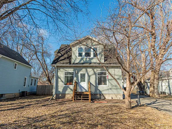 1209 10th St S, Fargo, ND 58103