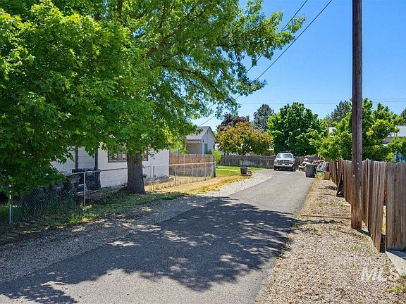5th image of 939 W Owyhee St