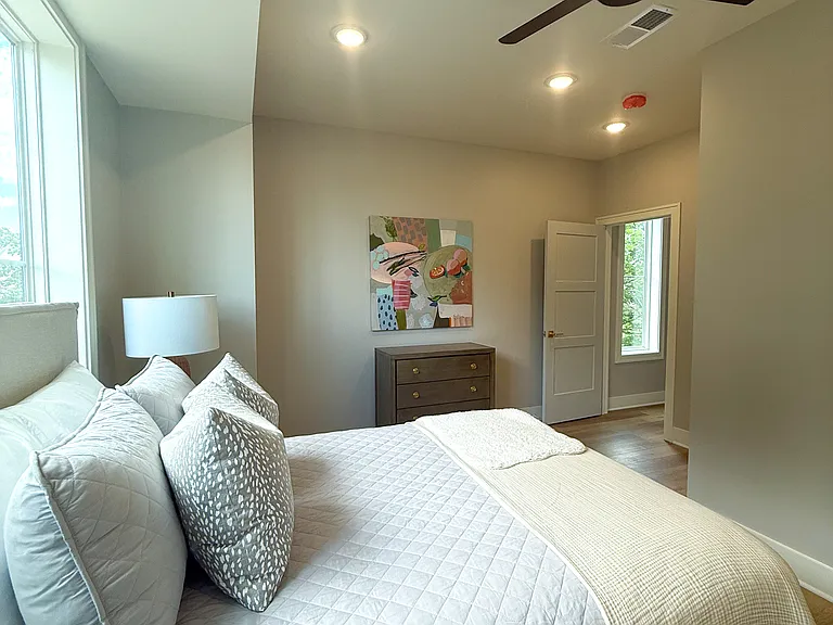 512 Mobile St — Photo 45