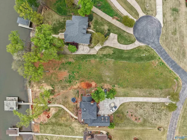 18 Brigadoon Dr, Athens, AL 35611