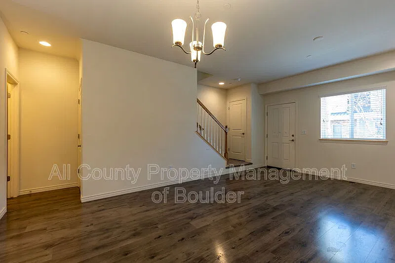 3 bed, 4.0 bath, 1675 sqft, $2,300 — Photo 3