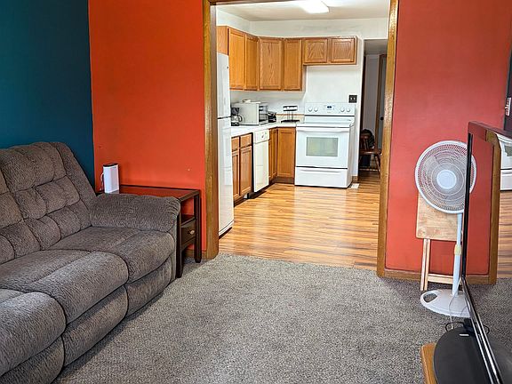 3rd image of 1831 Bateman St