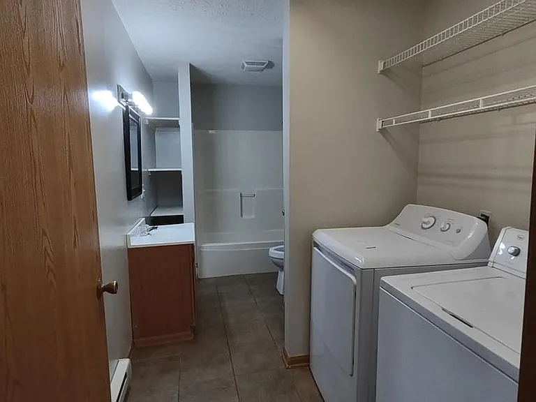 133 E Mechanic St — Photo 6