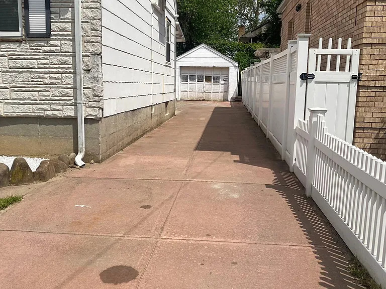 16463 Underhill Ave — Photo 8