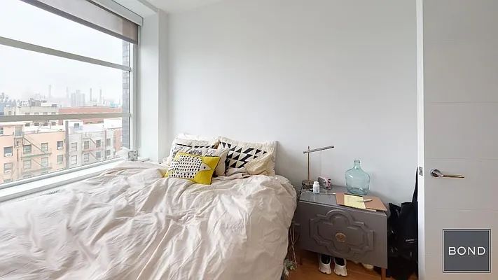 Rented by Bond New York | media 32