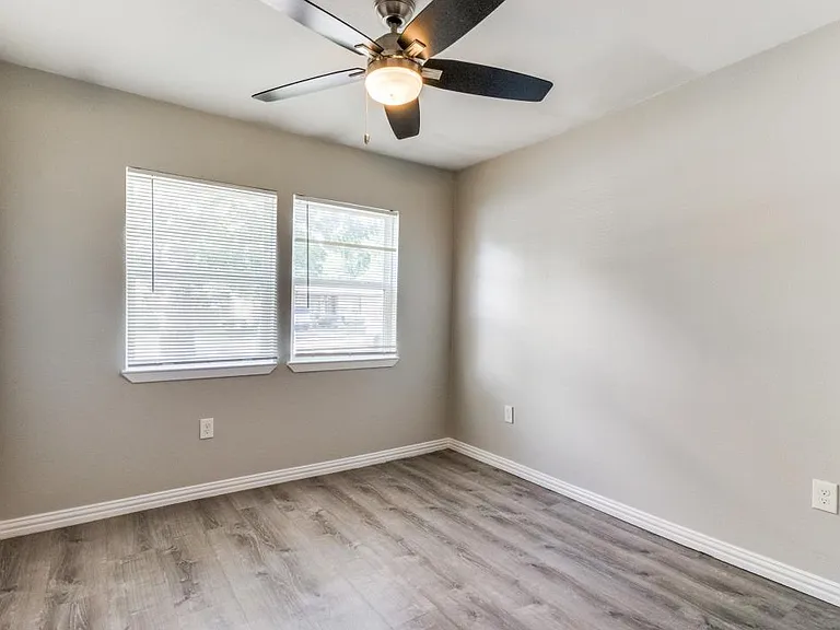 1516 Valley View St — Photo 5