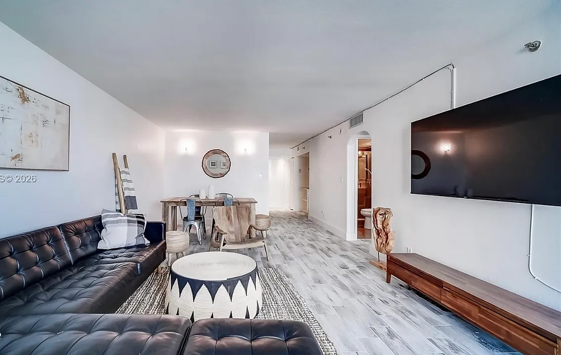 2 bed, 1121 sqft, $4,500 — Photo 4