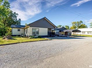 2907 Locust St, Eldorado, IL 62930