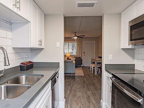 4th image of 805 W Brown St #700-11