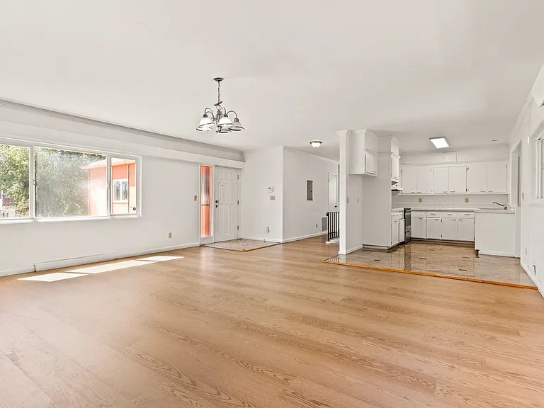 1015 82nd Ave — Photo 31