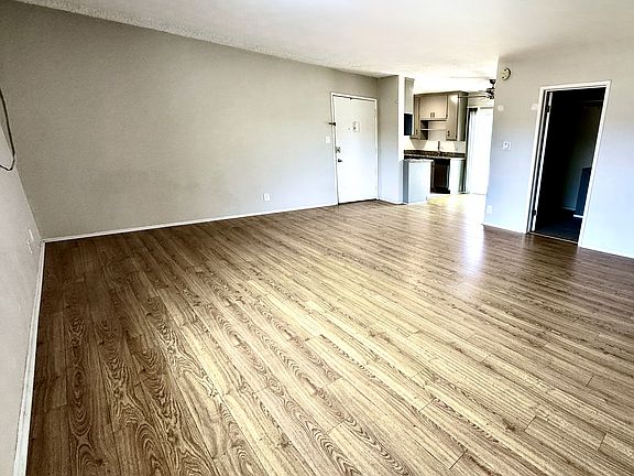 Very Large Studio in center of building. Quiet & Private.