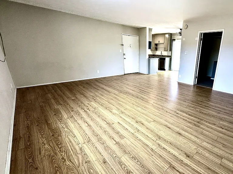 Spacious, bright unit ~ Quiet & Private.