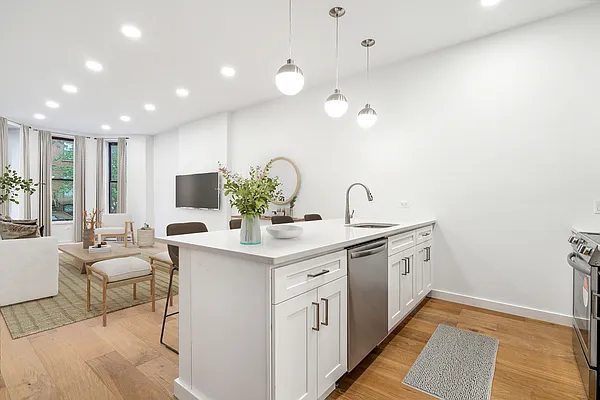 Rented by Freestone Property Group | media 12