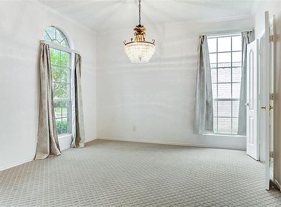 5th image of 1684 Castle Rock Dr