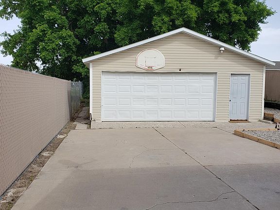5th image of 2683 S Melville Dr