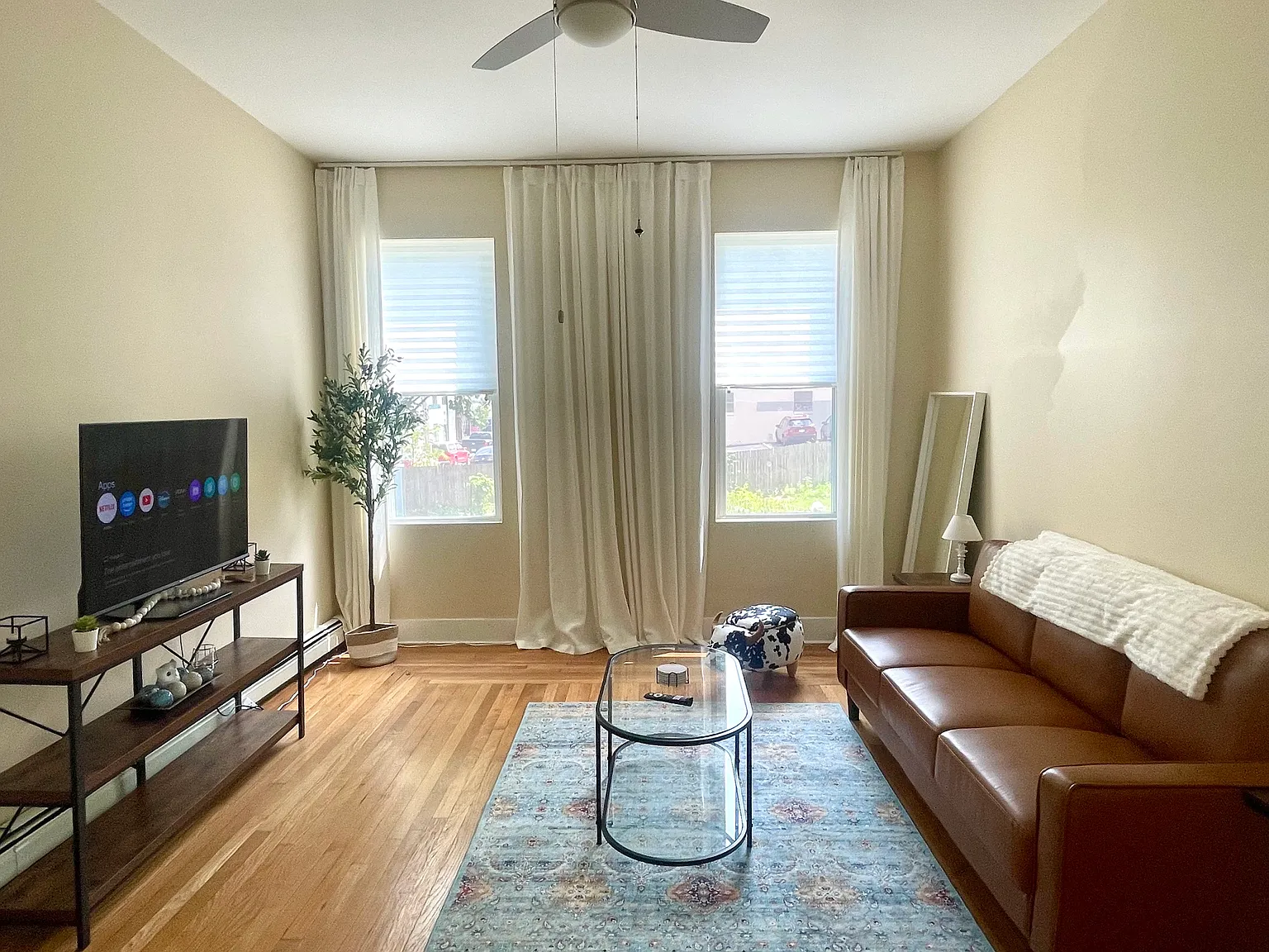 2 bed, 979 sqft, $2,250 — Photo 4