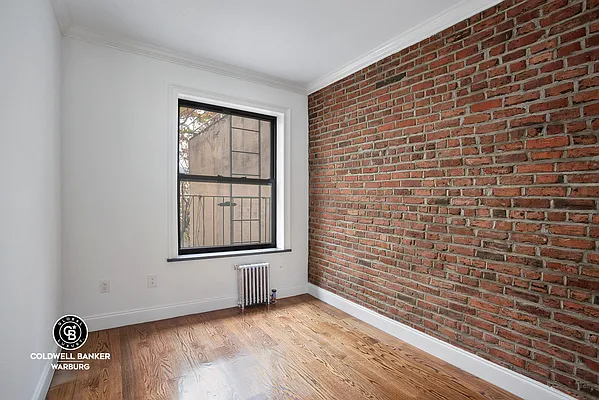 Rented by Coldwell Banker Warburg | media 9