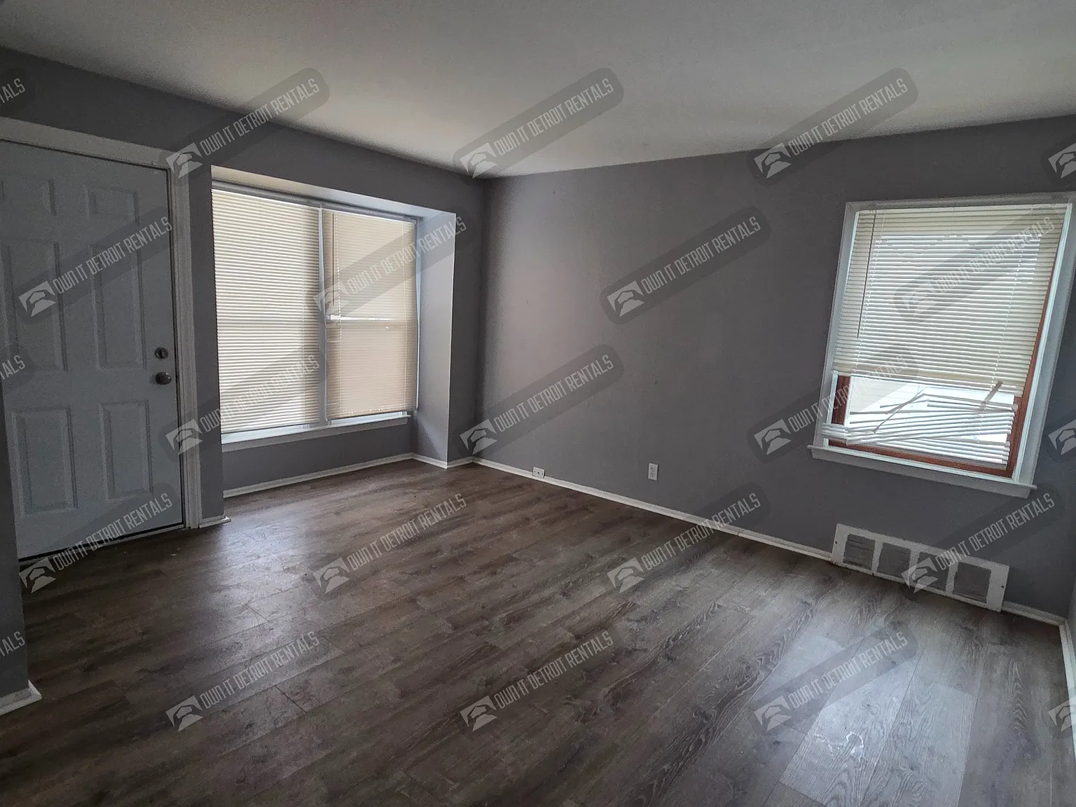 House - Bungalow — Photo 4