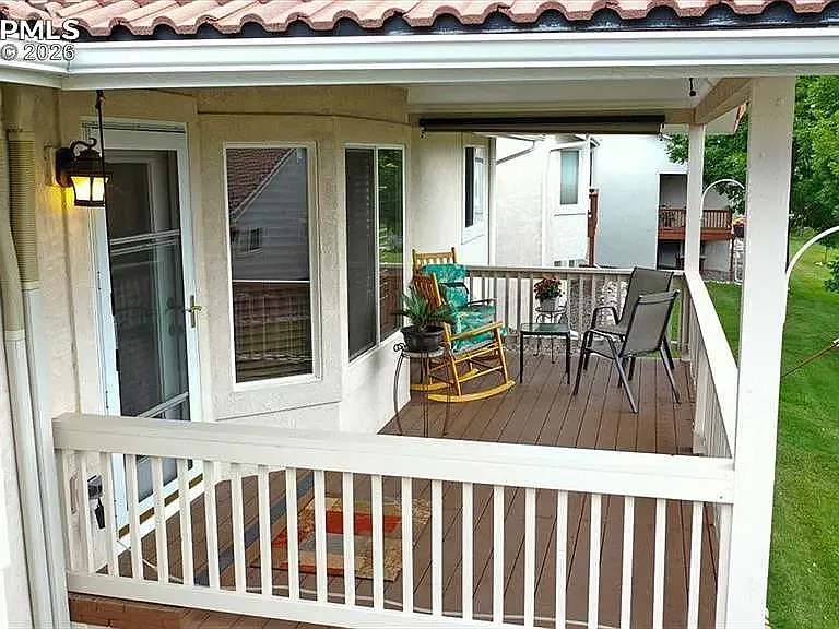 152 Las Lunas St — Photo 2