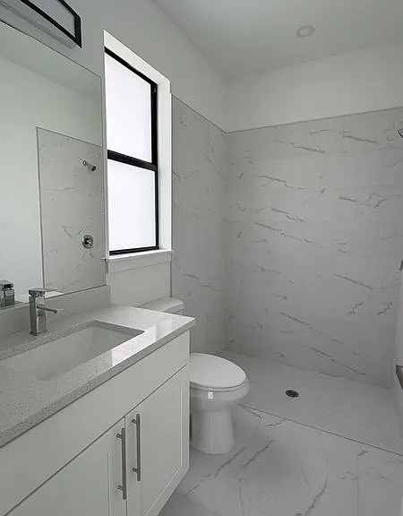 1105 Dean St E — Photo 8