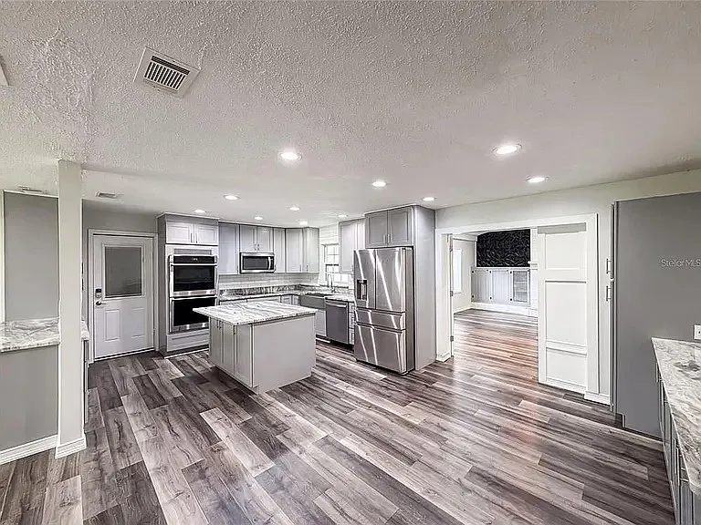 1817 Lori Ln W — Photo 2