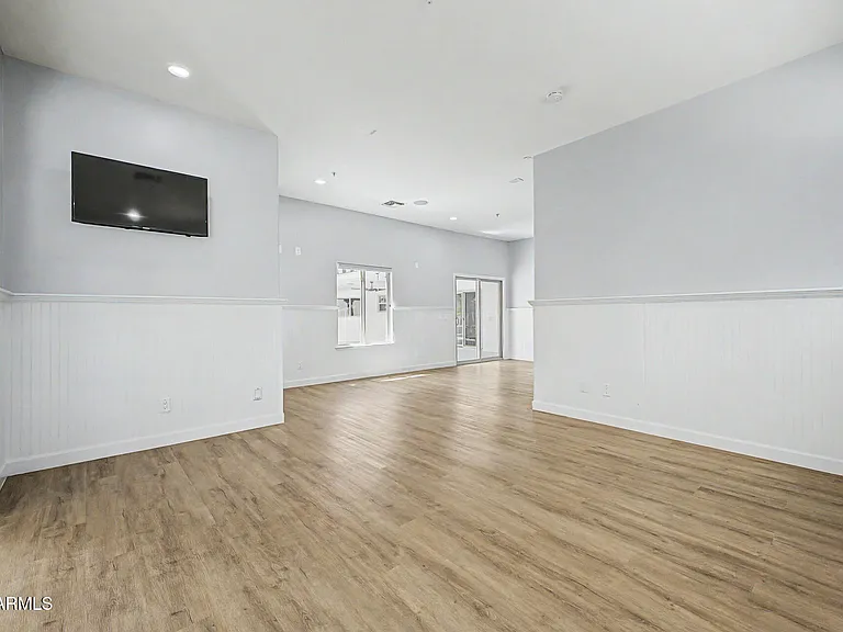 2311 E Colter St — Photo 41