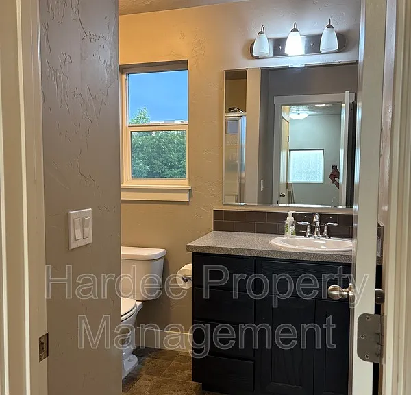 4315 N Adams St — Photo 16