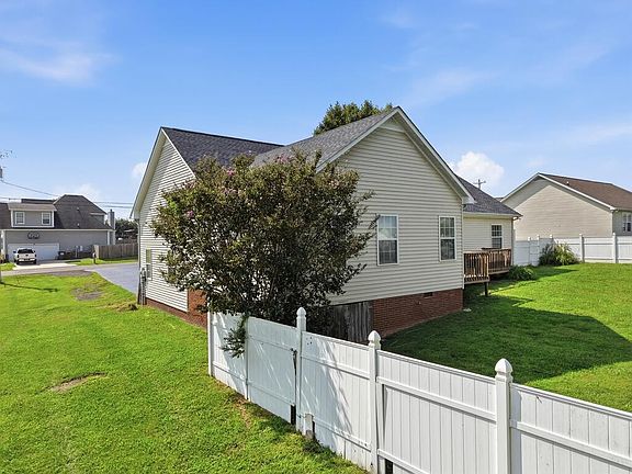 3rd image of 105 Prosperity Dr