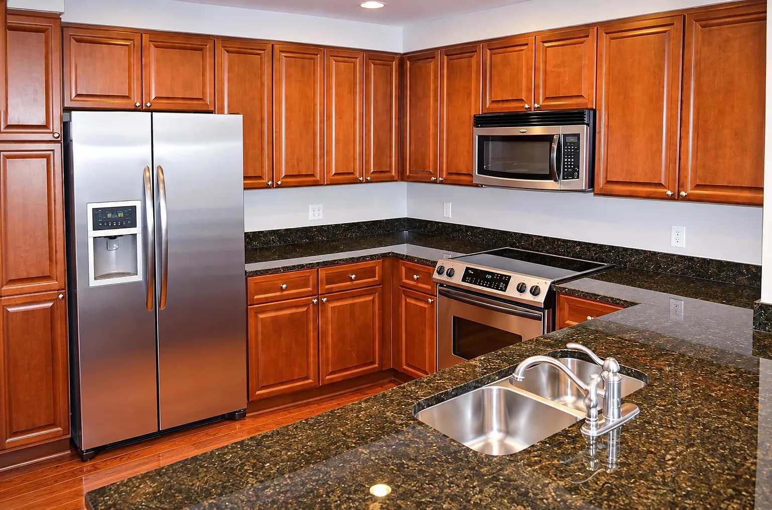 2 bed, 2.5 bath, 1289 sqft, $2,500 — Photo 4
